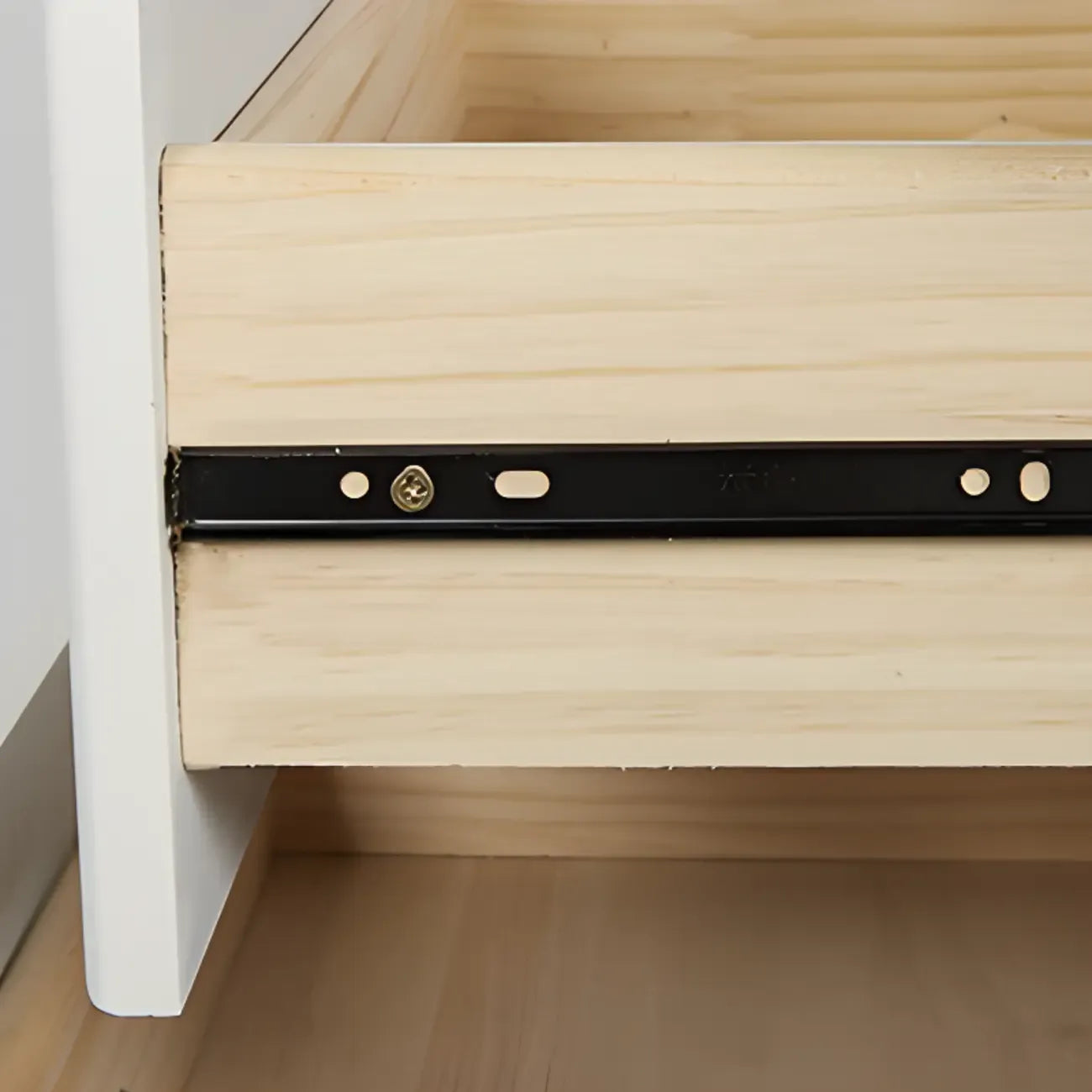 Modern Off-White Wooden Dressers with 5-Drawers for Bedroom
