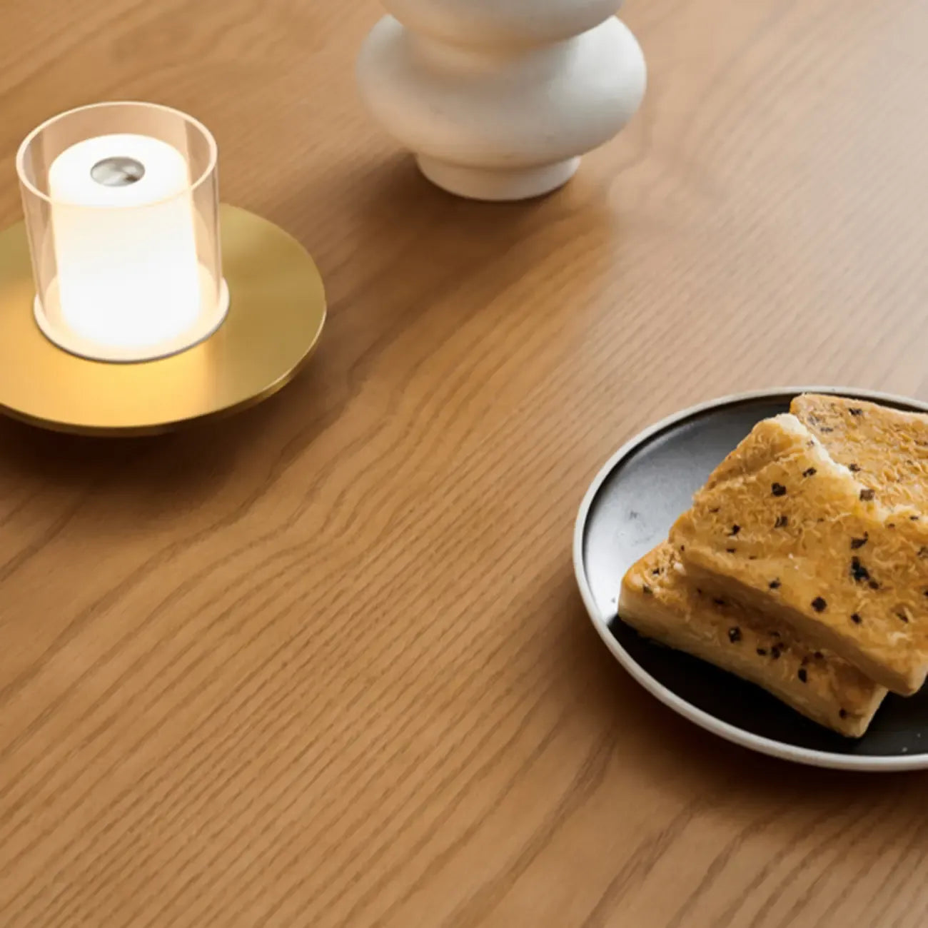 Simplistic Natural Ash Wood Round Dining Table