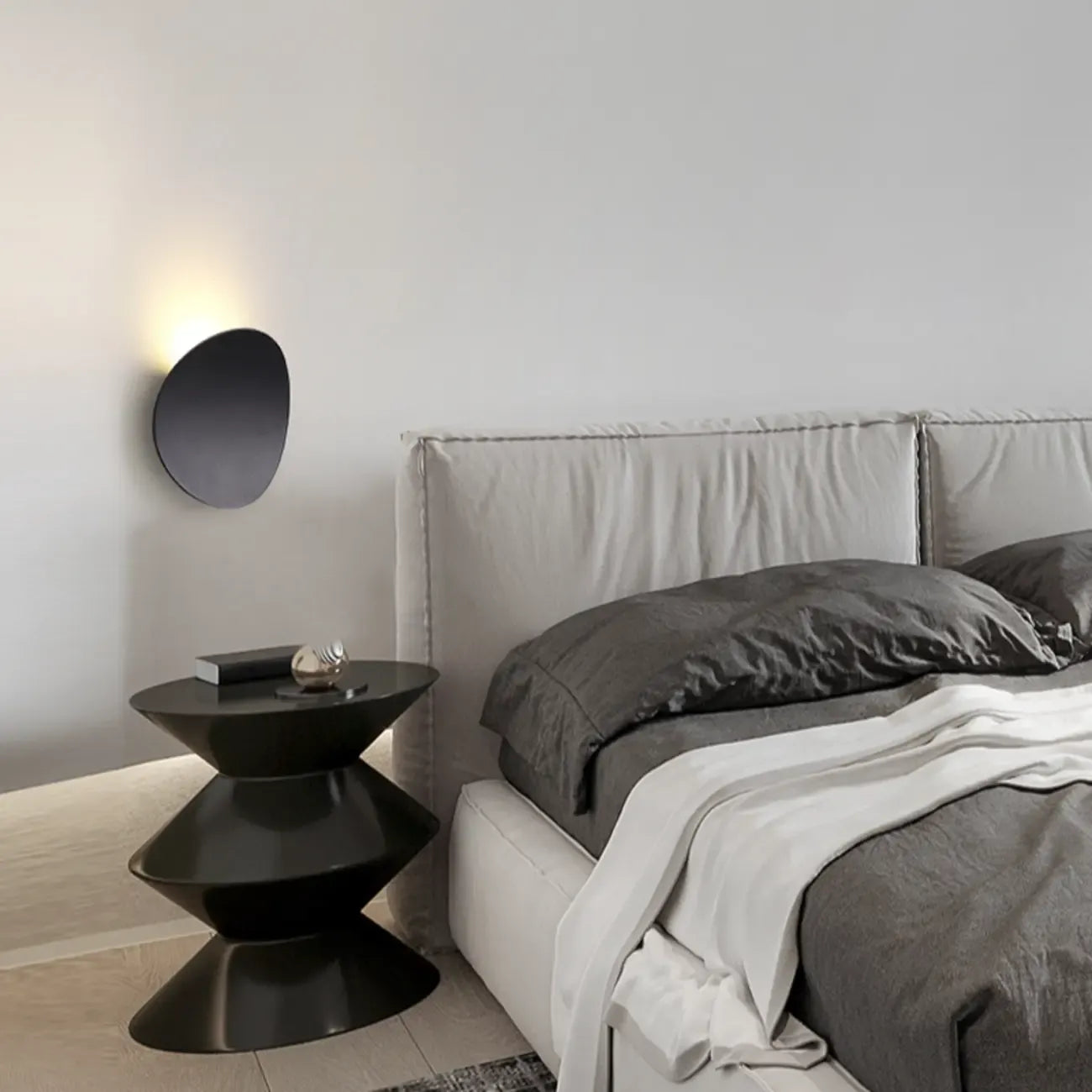 Modern Minimalist Metal Black White Wall Sconce