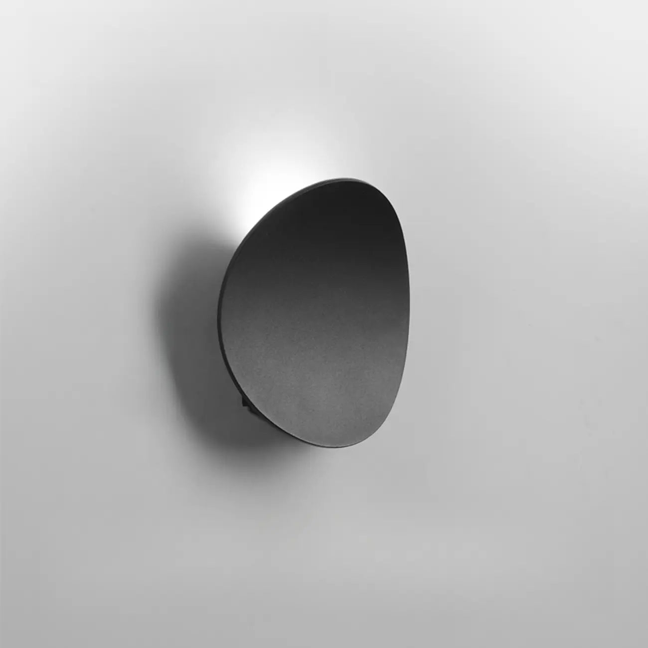 Modern Minimalist Metal Black White Wall Sconce