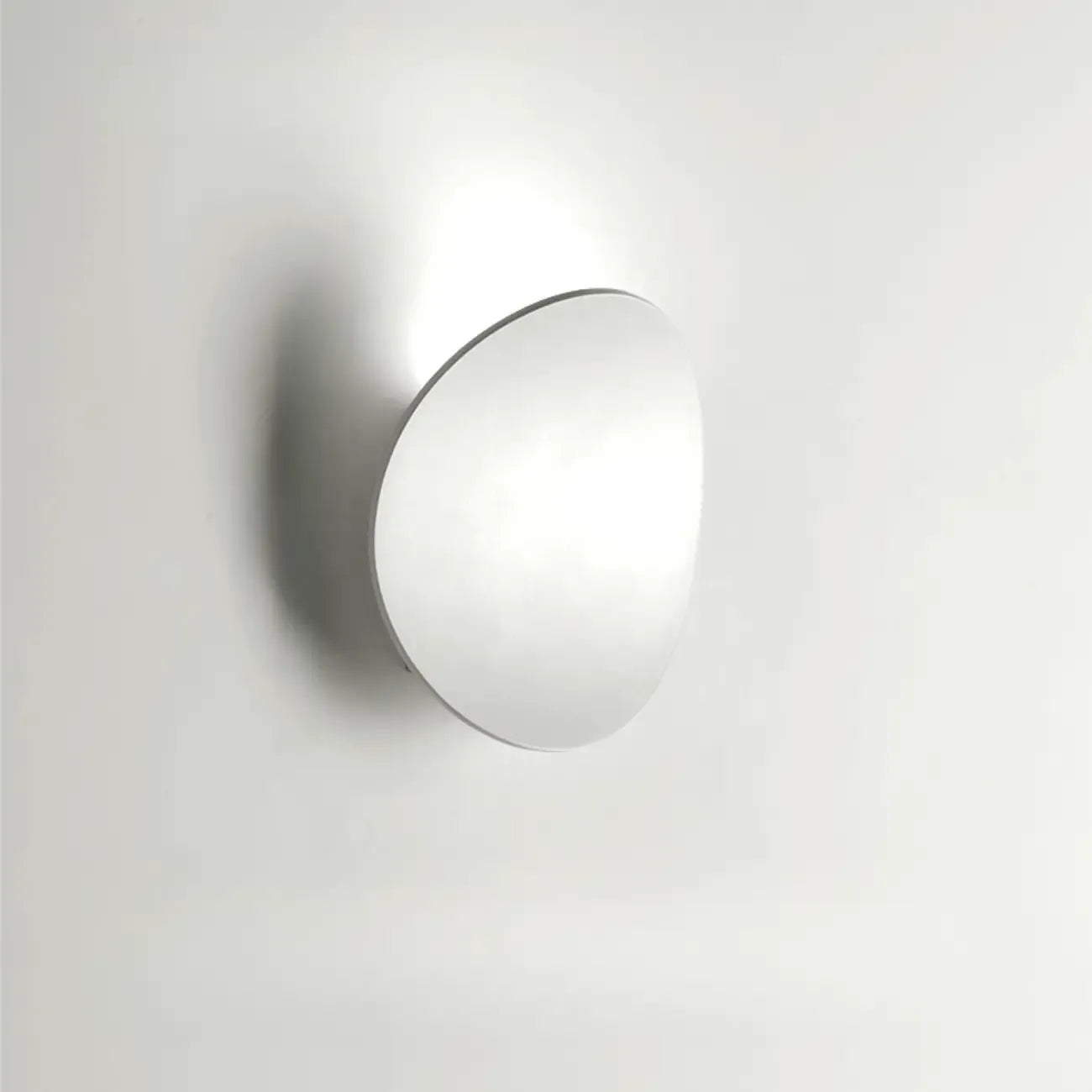 Modern Minimalist Metal Black White Wall Sconce