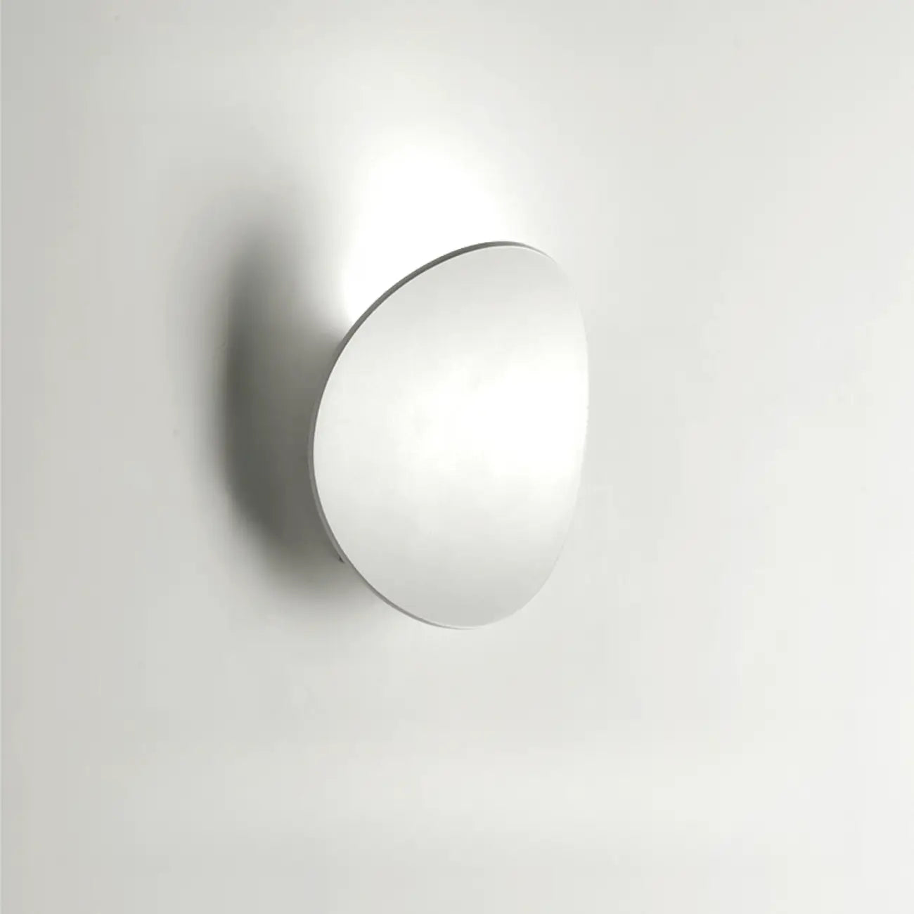 Modern Minimalist Metal Black White Wall Sconce
