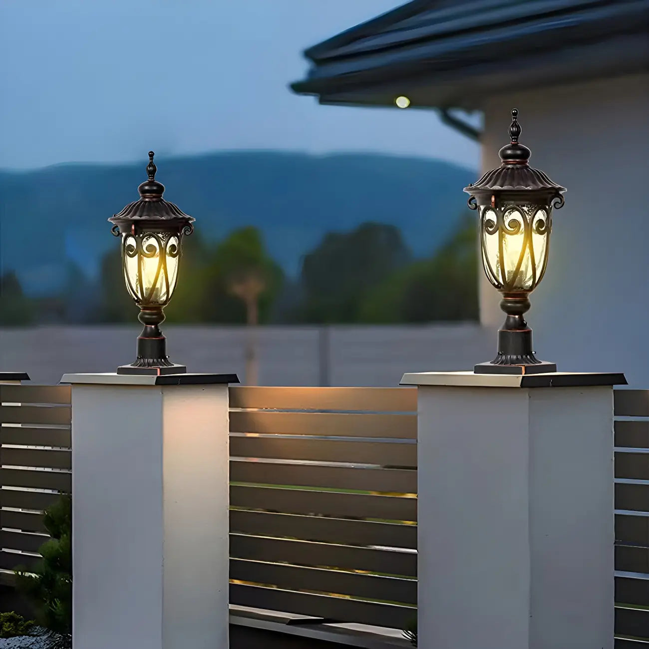 Retro Elegant Wired Black Metal Decorative Post Cap Light