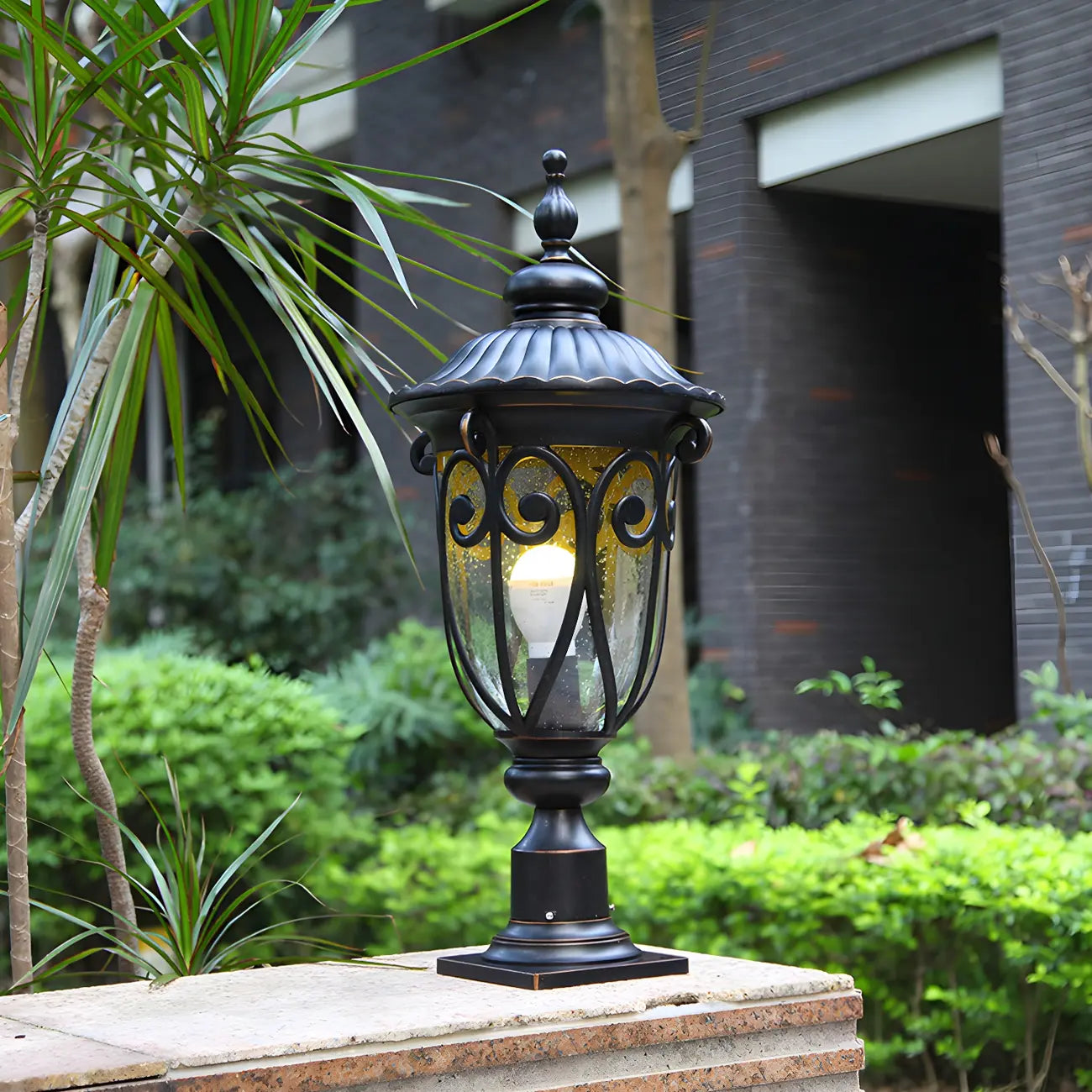 Retro Elegant Wired Black Metal Decorative Post Cap Light
