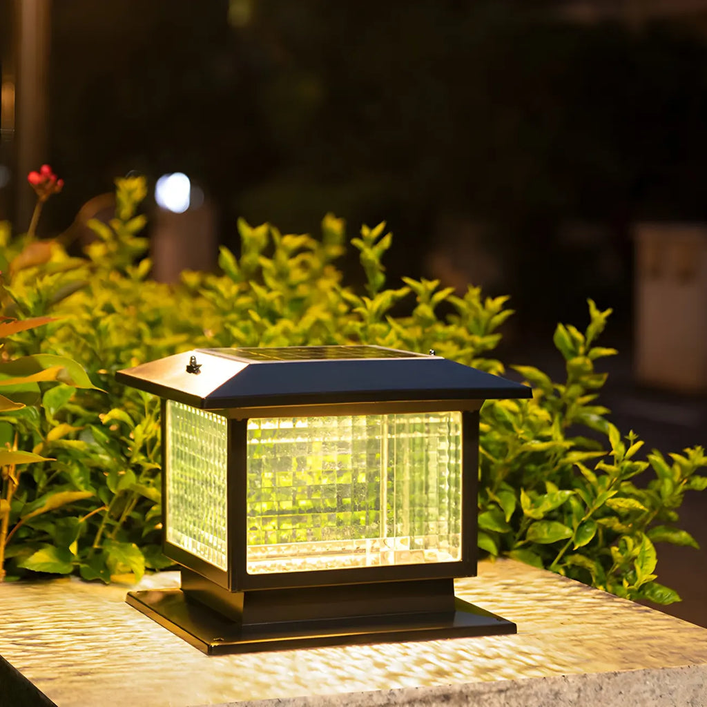 Solar Outdoor Black Metal Glass Square Post Cap Light for Garden Yard