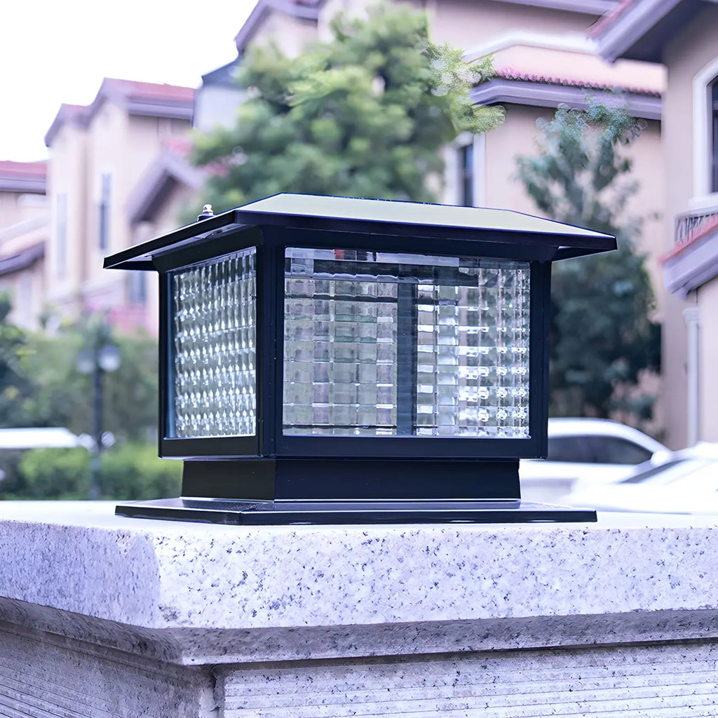 Solar Outdoor Black Metal Glass Square Post Cap Light for Garden Yard