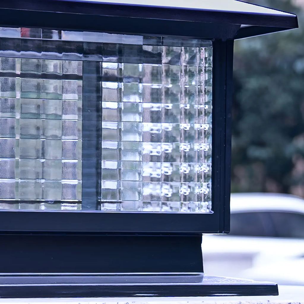 Solar Outdoor Black Metal Glass Square Post Cap Light for Garden Yard